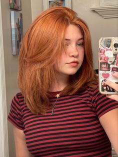 Medium Orange Hair, Ginger Hair Short, Styl Grunge, Short Dyed Hair, Hair Color Orange, Natural Red Hair, Hair Stylies, Short Hair Color