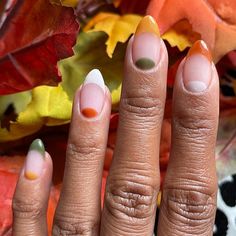 Thanksgiving Colored Nails, Transition Into Fall Nails, Trendy Fall Nails Gel, Cute Fall Nail Art, Fall Nails Nail Art, Fall Nails One Color, Fall Skittle Nails, Transition To Fall Nails, Easy Manicure Ideas