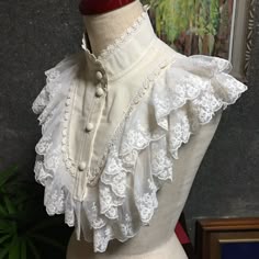 Moe steampunk victorian lolita. Lace ruffle dickie Jabot Collar, Detail Couture, Steampunk Victorian, Steampunk Clothing, Thrift Shop, Lace Ruffle, Dresses Lace, Historical Clothing