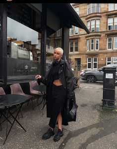 Bald Women Style Outfits, Buzz Cut Outfit Women, Shaved Head Outfits, Bald Women Fashion Outfits, Bald Women Style, Bald Women Aesthetic, Baldie Baddie