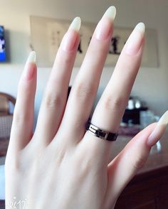 OMG so beautiful! I wish they were pointed but that's why they're not my hands lol. Long Natural Nails, Acrylic Nail Shapes, Super Nails, Coffin Nails Long, Girls Nails, Manicure Y Pedicure, Dream Nails, Healthy Nails, Nail Shapes