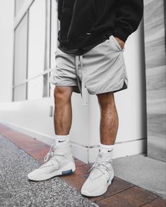 Guys And Dolls, Urban Street Style, Street Style Inspiration, Menswear Inspired, Sneakers Outfit, Luxury Lifestyle, Vintage Men, Slides