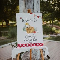 an easel with a sign on it that says welcome to glenn's 2nd birthday