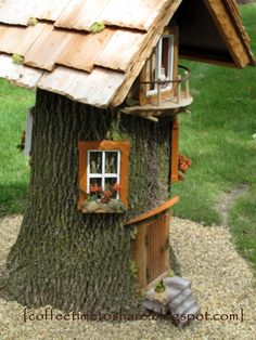 a tree house built into the side of a tree