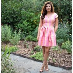 Details: Pink With Gold Pineapples - V-Neck In The Front And Back - Cap Sleeves - Pleated Bodice - Pleated Skirt - Pockets - Fully Lined. This One Breaks My Heart A Little. Everything About This Dress Is Perfect Except 1 Thing. The Zipper Needs To Be Replaced. The Zipper Chain Is Fine.. Just Needs A New Slider Attached. Size 2. Laying Flat: Length: Approx 35" Armpit To Armpit: Approx 17" Waist: Approx 13.5" Pink V-neck Fit And Flare Dress, Pink Fit And Flare V-neck Dress, Horse Print Dress, Brown Wrap Dress, Turtleneck Dress Sleeveless, Julie Brown, Pineapple Dress, Shift Dress Pattern, Sleeveless Wrap Dress