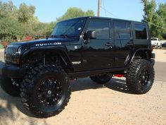 a black jeep is parked in the parking lot