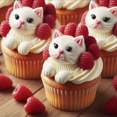 Cupcakes Bonitos, Cat Cupcakes, Fantasy Cake, Blue Cupcakes, Cupcake Cake Designs, Amazing Food Decoration, Animal Cupcakes, Cupcakes Decorados, Creative Cupcakes