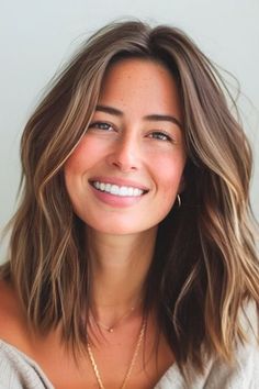 Cute Layered Haircut Short, Short Wavy Hairstyles For Women Layered, Medium Hair 2024 Trends Women, Mid Length Textured Haircut, 2024 Fall Hair Cuts, Haircuts Women 2024, Brown Medium Length Hair With Layers, Medium Length Haircut Long Layers, Medium Length Haircut Middle Part