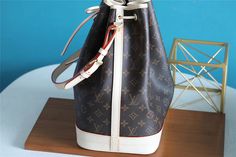 BRC Fashion Lu-Vi Bags - 7739 A+ Excellent Quality copies; Contact us if you've any questions in your mind. Branded Packaging, Ladies Handbags, Trendy Tote, Branded Handbags, Luxury Accessories, Luxury Items, Grade 1, Travel Luggage, Satchel Bags