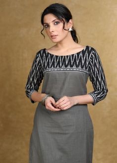 Ikkat Kurta Designs, Plain Kurti Designs, Latest Designer Kurtis, Cotton Dress Pattern, Designer Kurtis Online, Cotton Short Dresses, Latest Blouse Designs Pattern, Womens Pants Design, Modest Evening Dress