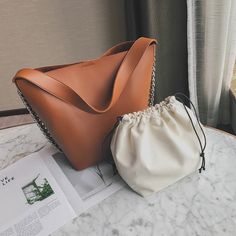 Brand Name: NIGEDUHandbags Type: Shoulder BagsTypes of bags: Shoulder HandbagsMain Material: PULining Material: PolyesterShape: BucketPlace Of Origin: GUANG DONG ProvincePlace Of Origin: GUANG DONG ProvinceOrigin: CN(Origin)Hardness: SoftPattern Type: SolidInterior: Cell Phone PocketDecoration: ChainsExterior: NONEOccasion: VersatileClosure Type: HaspGender: WOMENStyle: FashionModel Number: shoulder bags BB216Number of Handles/Straps: SingleCOLOR: Black, brown, greenSize: 27*20*18CMStyle 1: mess Bucket Handbags, Chic Bags, Large Shoulder Bags, Leather Bucket Bag, Designer Shoulder Bags, Tote Bag Leather, Leather Chain, Womens Tote, Style Retro