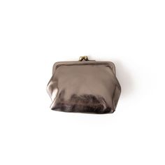 Women's coin purse with retro snap clasp. Made of vegetable tanned cowhide, in Italy by master craftsmen in Il Bisonte's 30 km supply chain. Brass clasp and components. The cotton-lined interior is divided into two compartments. Made in Tuscany Size:3.54(W), 2.76(H), 1.97(D) inch Tan Cowhide, Supply Chain, Tuscany, Coin Purse, Coin, In Italy, Purse, Brass, Italy