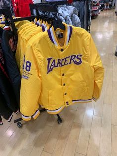 Basketball Jacket Outfit, Nba Clothes, Lakers Jacket, Luxury Baby Clothes, Cashmere Sweater Men, College Jackets, Mens Casual Outfits Summer, Black Men Street Fashion, Men Street Fashion