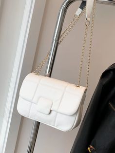 BirdinBag - Chic Square Bag with Chain Strap: Minimalist PU Leather Design Bag With Chain, Chain Pattern, Bag Bag, Mini Fashion, Square Bag, Leather Design, Chain Strap, Pu Leather, Color White