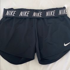 Nike Dri-Fit Fold Down Logo Short Band Folds Down To Make Them Longer If Need Be Never Worn Black Sports Shorts, Athletic Clothes, Nike Athletic Shorts, Workout Outfits, Shorts Nike, Track Shorts, Coastal Cowgirl, Athletic Outfits, Shorts Athletic