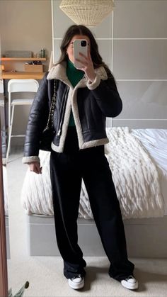 Black Aviator Jacket, Cute Winter Fits, Green Jumpers, Black Aviators, Aviator Jackets