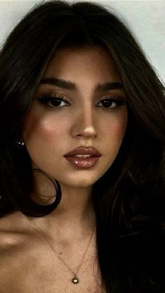 Smokey Eye Prom Look, Prom Makeup Brown Girl, Makeup Looks For Big Brown Eyes, Makeup For A Plum Dress, Makeup Looks On Indian Skin, Prom Makeup Tan Skin, Makeup Ideas For Dark Brown Eyes, Make Up Oval Face, Subtle Glam Wedding Makeup