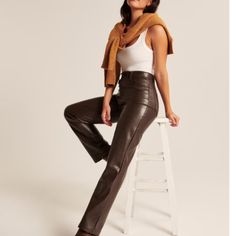 Brand New W/ Tags Retail $110 Color: Dark Brown Size : 26 (Xs) Curve Love Vegan Leather 90s Straight Pant Ultra High Rise Pants In Our Luxe Vegan Leather Fabric, Featured In Our Curve Love 90s Straight Fit, With Functional Pockets And A Zipper Closure. Curve Love Features An Additional 2 Inches Through The Hip And Thigh From Our Classic Vegan Leather 90s Straight Pants. Imported. Coating:100% Polyurethane / Faux Leather:90% Polyester, 10% Elastane Leather Pants Style, Dark Brown Pants, Brown Leather Pants, Pleather Pants, Leather Pant, Brown Pants, High Rise Pants, Looks Chic, Faux Leather Pants