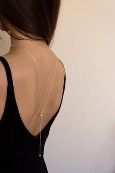 This simple and dainty Back drop necklace features two swarovski crystal pearls and looks great with backless tops and dresses. There is no clasp, it is completely reversible, so you can wear it in the front over a sweater or tee. So lightweight - you won't even know it's on! "PEARL BACK DROP NECKLACE" by GoldenLinings - Christine Elizabeth JewelryD E T A I L S_________________Materials: Sterling Silver or 14k Gold FilledClosure: noneS I Z E S__________Measures 26" (so you can put it over your h Poročne Obleke, Christine Elizabeth, Minimal Bride, Fairytale Disney, Wedding Jewelry Simple, Diamond Cross Necklace Gold, Floating Diamond Necklace, White Diamond Necklace, Elizabeth Jewelry