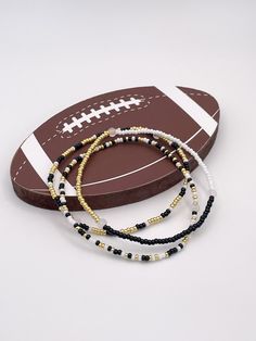 Handmade New Orleans Saints beaded bracelets. *Bracelets are sold as a stack of three* All bracelets are roughly 6.5 inches and made with 2mm beads.  If you would like a different length please let us know! *To preserve its quality, roll bracelet on and off gently* Nfl Jewelry, 2mm Beads, Gifts For Football Fans, Seed Bead Bracelet, Bracelets Handmade Beaded, Jewelry Boho, Seed Bead Bracelets, New Orleans Saints, Bracelet Handmade