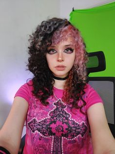 curly scene hair  scene girl rawr xD #scene #scenekid #emo #scenehair #scenegirl Scene Haircuts Curly, Scene Hair Brown, Emo Hairstyles Curly Hair, Medium Length Emo Hair, Alt Colored Hair, Emo Hair Curly, Curly Emo Hairstyles, Scene Curly Hair, Scene Hair Styles