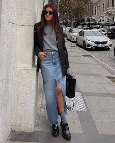 Wondering what to wear with jean skirt this year? Discover 80+ cute and impressive denim skirt outfit ideas that are sure to keep you on-trend! We've got you covered with the best ways to style a denim skirt, featuring everything from maxi denim skirts, long denim skirts to midi denim skirts. Denim Skirt Outfit Ideas, Denim Skirt Outfit, Skirt Outfit Ideas, Denim Shorts Outfit, Fest Outfits, Denim Skirt Outfits, Long Denim Skirt, Maxi Skirt Outfits