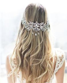 Long Hair With Accessories, Hair With Accessories, Royal Accessories, Hair Dressers, Jewelled Headpiece, Bridal Hair Chain, Communion Hairstyles, Fall Wedding Hairstyles