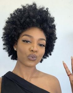 Black Hair Growth Tips, Flips Hair, Hair Lights, Headwrap Hairstyles, Black Hair Growth, Hair Puff