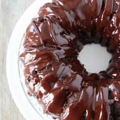 Blueberry Coffee Cake Recipe {Moist} Chocolate Sour Cream Bundt Cake, Sour Cream Bundt Cake, Resep Brownies, Amazing Chocolate Cake Recipe, Chocolate Bundt, Torte Cupcake, Chocolate Bundt Cake, Dessert Aux Fruits