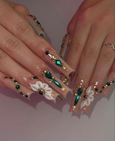 Nails With Emerald Green Rhinestones, Emerald Green Xv, Nails With Emerald Green, Nails Forest Green, Xv Nails, Dance Nails, Quince Nails, Quinceanera Nails, Emerald Nails