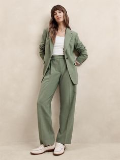 Chic Spring Suits With Pressed Crease, Structured Bottoms For Business Casual In Spring, Structured Bottoms For Business Casual Spring Wear, Tailored Structured Bottoms For Spring, Spring Workwear Suits With Pressed Crease, Classic Structured Spring Suit, Structured Pants For Fall Workwear, Modern Structured Suits For Spring, Modern Structured Spring Suits