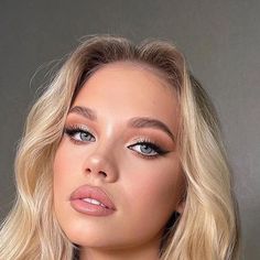 Formal Makeup Fair Skin, Make Up For Blondes With Green Eyes, Prom Makeup Green Eyes, Romantic Eye Makeup, Simple Prom Makeup, Glam Bride Makeup, Gorgeous Bridal Makeup, Beautiful Wedding Makeup, Fair Skin Makeup