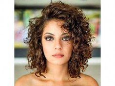 Short Curly Hair Cut #haircutsforlongcurly Bob Lung, Mid Length Curly Hairstyles, Shoulder Length Curly Hair, Wavy Haircuts