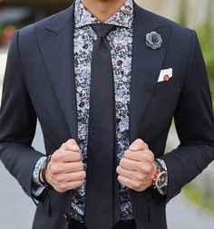 Black Suit Combinations, Formal Attire For Men, Formal Dresses For Men, Charcoal Suit, Blue Suit Men, Black Suit Jacket