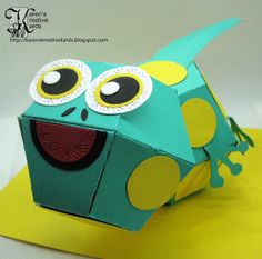 an origami frog with big eyes on it's head