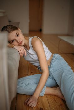 Home Shoots Ideas, Bookshelves Photoshoot, Women Indoor Photoshoot, Indoor Fashion Shoot Ideas, Comfortable Photoshoot, Indoor Portrait Photography Woman, Indoor Photoshoot Poses For Women, Indoor Shoot Ideas Women, Apartment Photoshoot Ideas