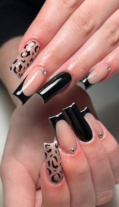 Black Ideas Nails, Back Nails Designs, New Nails Ideas, Cool Acrylic Nail Designs, Black Cheetah Nail Designs, Nail Inspo With Black, Black Lepord Print Nails, Small Acrylic Nails Design, Black And White Leopard Nails