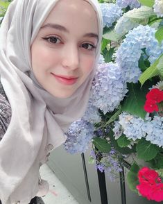 Best Instagram Feeds, Best Bride, Islamic Wallpaper Iphone, Stylish Hijab, Sky Photography Nature, Hijab Style Casual, Beautiful Weather, Rich Women, Tone Hair