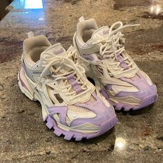 Us Sz 9 Chunky Tennis Shoes, Shoes Balenciaga, Balenciaga Shoes, Shoes Color, Tennis Shoes, Color Purple, Balenciaga, Athletic Shoes, Tennis