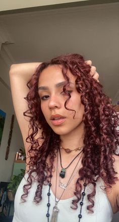 Cooper Red Curly Hair, Red Hair Ideas Curly Hair, Curly Hair Haircolour, Red Hair For Curly Hair, Brown Red Hair Color Curly, Wine Hair Color Curly, Hair Color Inspo For Curly Hair, Dyed Hair Inspo For Curly Hair