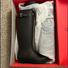 Never Worn Two Tone Hunter Rain Boots. Brown And Black Size 8 Brown Rain Boots With Round Toe For Fall, Brown Round Toe Rain Boots For Fall, Black Leather Rain Boots For Fall, Hunter Rain Boots, Hunter Shoes, Women Hunters, Boots Brown, Winter Rain, Rain Boots