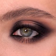 Soft Goth Glam, Dark Elegant Makeup, Dark Wedding Makeup, Dark Eyeshadow Looks, Grunge Eyeshadow, Alt Makeup