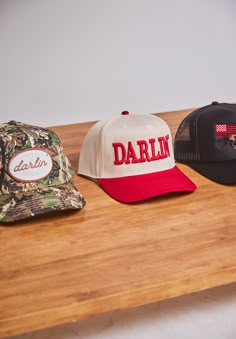 DARLIN'™ Snapback Cream/Red – DARLIN' Swimwear Trendy Baseball Hats, Red Hat Outfit, Retro Hats, Types Of Hats, Scary Mommy, Vintage Trucker Hats, Hat Ideas, Stylish Bracelet, Red Hat