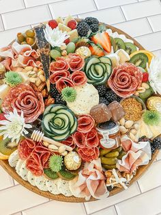 https://www.instagram.com/shy_blonde_italian33/?hl=en Bridal Charcuterie, Fingerfood Party, Amazing Food Decoration, Party Food Buffet, Appetizers Easy Finger Food