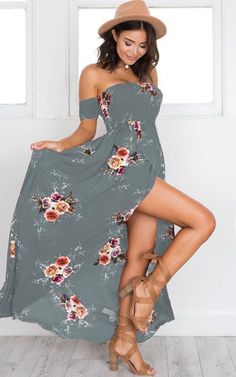 This off-the-shoulder chiffon floral dress is sheer perfection. Featuring an elastic fitted top and high open slit in the front with built in mini slip. Made with a blend of polyester, chiffon and spandex and comes in 7 fabulous colors. Pairs perfectly with wedges or sandals for a look to take you from day-to-night. Boho Style Long Dresses, Off Shoulder Long Dress, Flowy Dress Long, Boho Mode, Boho Beach Dress, Floral Chiffon Dress, Beach Dresses Summer, Mode Boho, Boho Summer Dresses