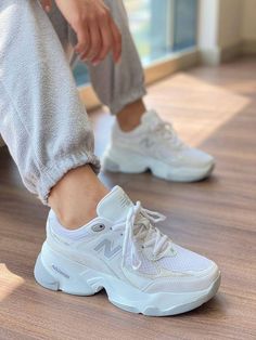 Tenis Aesthetic, Trendy Shoes Sneakers, Fashion Shoes Heels, Shoes Outfit Fashion, Best Shoes For Men, Cute Nike Shoes, Cute Sneakers, Sole Sneakers, Nike Free Shoes