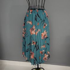 Elegant Pleated Skirt, Comfy Nwt Blue Flared Skirt For Brunch, Brunch Blue Flowy Skirt, Casual Pleated Skirt For Brunch, Blue Lined Skirt For Brunch, Blue Pleated Maxi Skirt For Day Out, Pleated Full Skirt For Brunch, Pink Velvet Skirt, Velvet Pleated Skirt, Waterfall Skirt