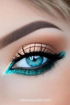 Multichrome Makeup, Beginners Eye Makeup, Make Up Inspiration, Eye Makeup Pictures, Face Aesthetic, Makijaż Smokey Eye, Crazy Makeup, Makeup Tips For Beginners, Makeup Pictures