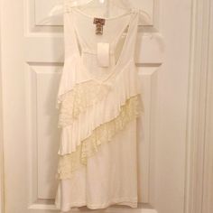 Nwt Eyelash Couture Women's Large Cream Vneck Ruffled Lace Top Chest 38" Length 30" Cream V-neck Tops With Ruffles, Chic White Tiered Top, Ruffle Lace Top, Sheer Floral Blouse, Coral Lace, Cowl Neck Dress, Embellished Top, Couture Tops, Pink Sequin