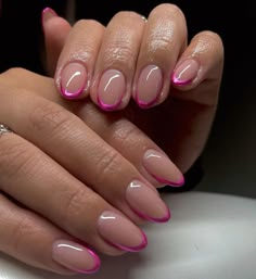 Gel Tips Nails Ideas Almond, Almond Nails Designs Summer Pink, French Nails Cortas, Almond Short Nails Design, Tip Nail Designs, Chrome French, French Tip Nail Designs